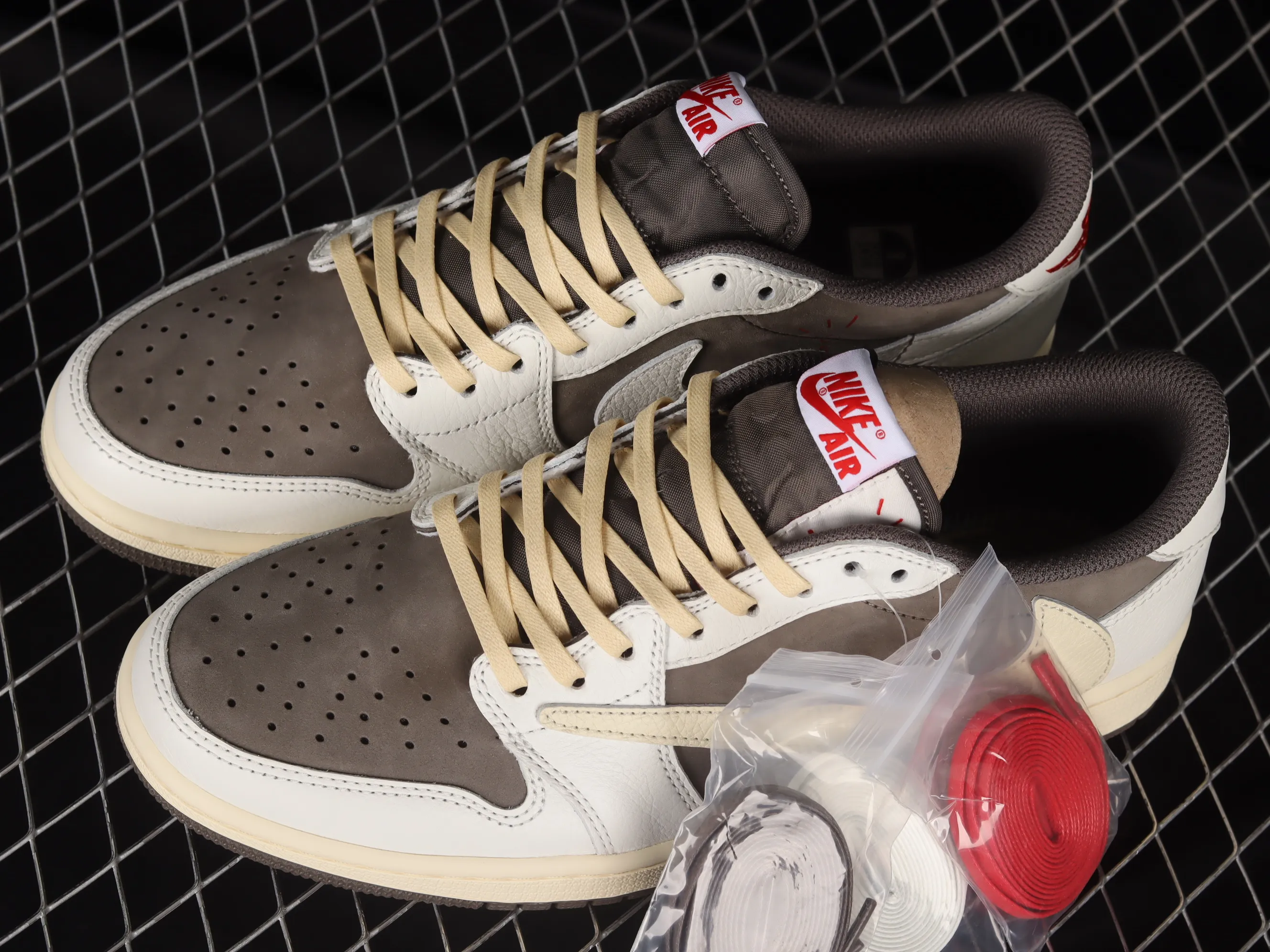 All categories Air Jordan Jordan series basketball shoes Air Jordan 1 Low LW version Travis Scott x Air Jordan 1 Low OG "Reverse Mocha" AJ1 Joe 1 reverse mocha brown and white barb joint casual sports basketball shoes DM7866-162